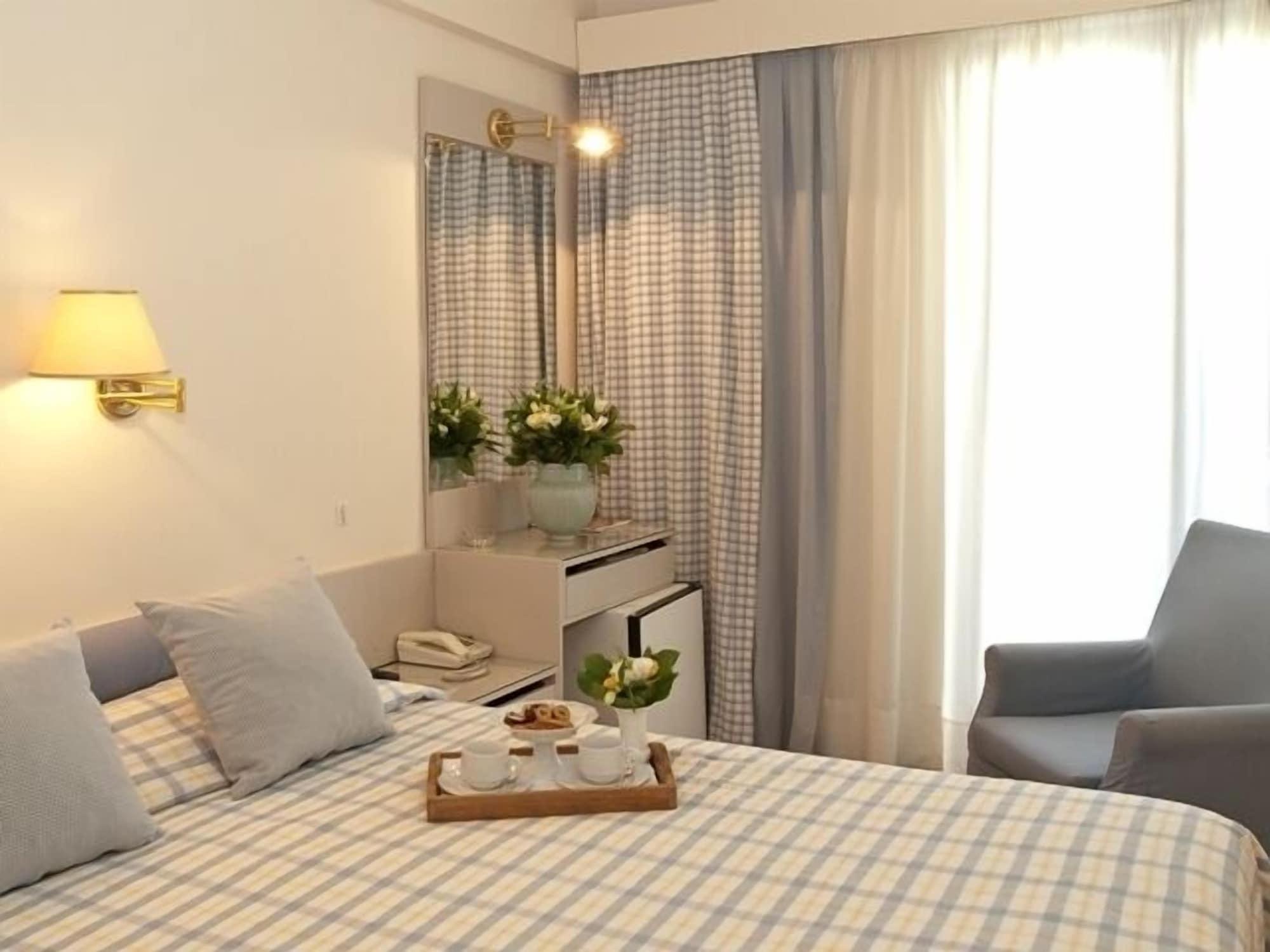 The Park Hotel Piraeus Bagian luar foto